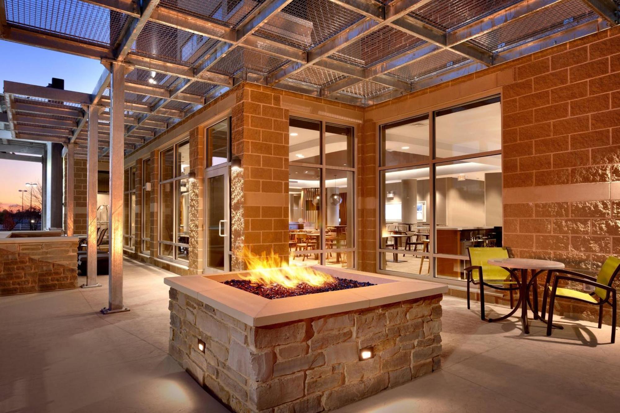 Springhill Suites By Marriott Coralville Exterior foto